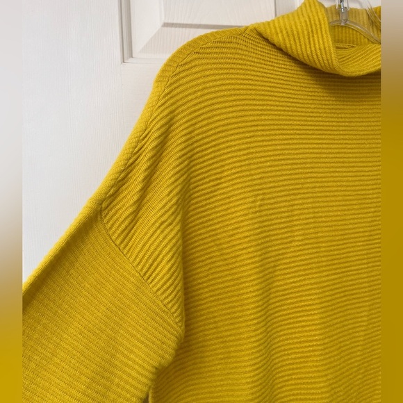 NWT Chelsea & Theodore Oversized Citron Tea Ribbed Turtleneck Sweater XS - Picture 5 of 13